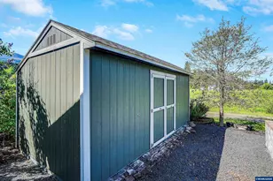 1231 SW 3rd Ave, Mill City, OR 97360 - Photo 47