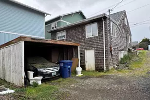 714 NW Coast St, Newport, OR 97365 - Photo 3
