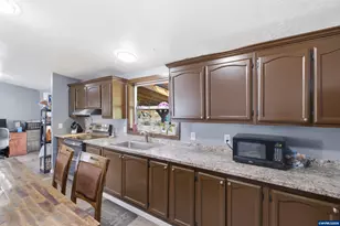 38415 Century Dr NE, Albany, OR 97322 - Photo 9