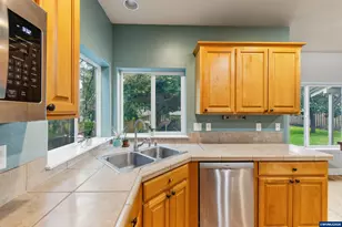 308 Holder Ln SE, Salem, OR 97306 - Photo 17