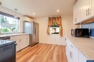 221 Jennings St, Lebanon, OR 97355 - Photo 9