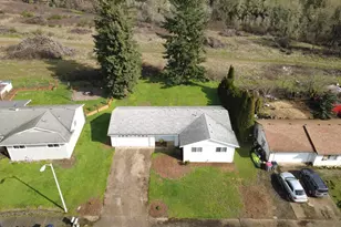 710 NE 5th St, Willamina, OR 97396 - Photo 5