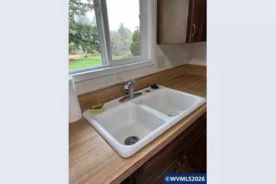 710 NE 5th St, Willamina, OR 97396 - Photo 5