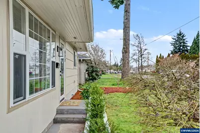 472 E St, Lebanon, OR 97355 - Photo 3