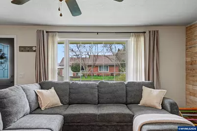 472 E St, Lebanon, OR 97355 - Photo 9