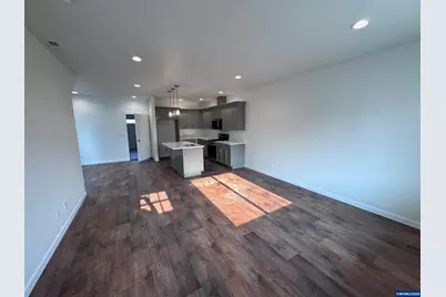 360 SE Shetterly Dr, Dallas, OR 97338 - Photo 3