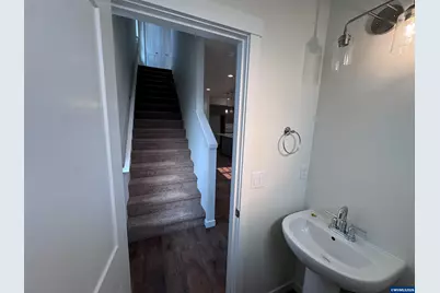 360 SE Shetterly Dr, Dallas, OR 97338 - Photo 7