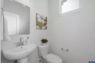 360 SE Shetterly Dr, Dallas, OR 97338 - Photo 9