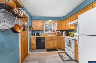 2045 Liberty St NE, Salem, OR 97301 - Photo 5