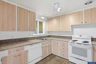 1390 Astor Way, Woodburn, OR 97071 - Photo 13