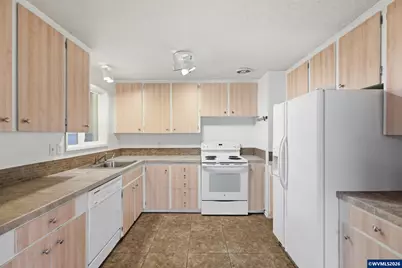 1390 Astor Wy, Woodburn, OR 97071 - Photo 11