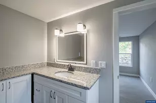 995 Fairview Ave SE, Salem, OR 97302 - Photo 33