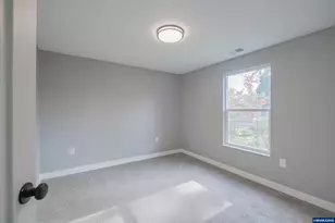 995 Fairview Ave SE, Salem, OR 97302 - Photo 11