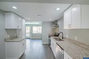 995 Fairview Ave SE, Salem, OR 97302 - Photo 13