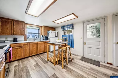 14604 Woodburn Monitor Rd NE, Woodburn, OR 97071 - Photo 17