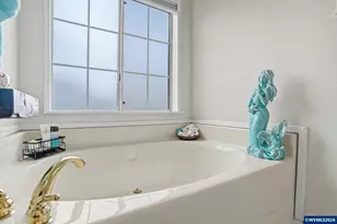 2120 Robins Ln SE, Salem, OR 97306 - Photo 17