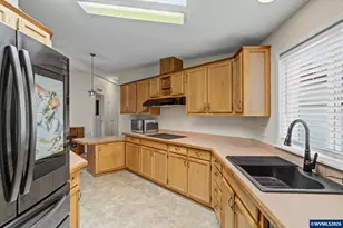 2120 Robins Ln SE, Salem, OR 97306 - Photo 11