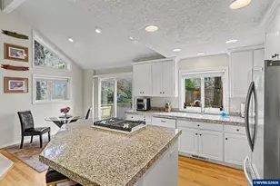 2874 Laurelwood Ct NW, Salem, OR 97304 - Photo 17