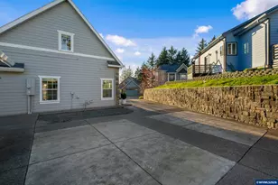 812 Northpoint Lp, Brownsville, OR 97327 - Photo 7