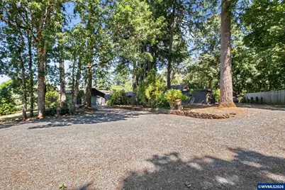 36824 Edgemont Dr, Lebanon, OR 97355 - Photo 3