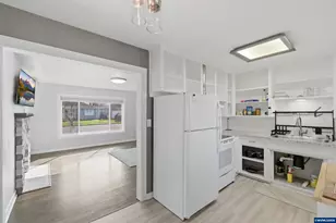 910 Ermine St SE, Albany, OR 97322 - Photo 9