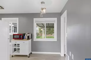 910 Ermine St SE, Albany, OR 97322 - Photo 15