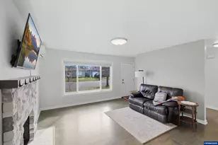 910 Ermine St SE, Albany, OR 97322 - Photo 3