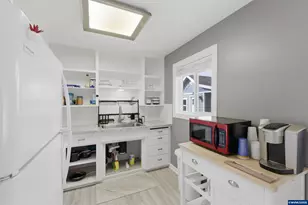 910 Ermine St SE, Albany, OR 97322 - Photo 11