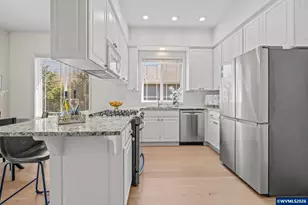 819 Hazeltine Ave SE, Salem, OR 97306 - Photo 15