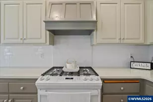903 Eisenhower Dr NW, Salem, OR 97304 - Photo 13