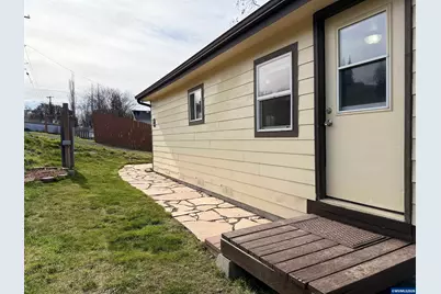 305 N Broad St, Weston, OR 97886 - Photo 3