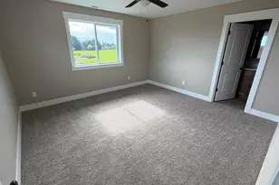 602 NE Kerns Dr, Dallas, OR 97338 - Photo 5
