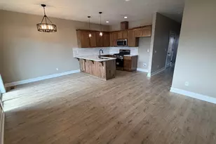 602 NE Kerns Dr, Dallas, OR 97338 - Photo 3
