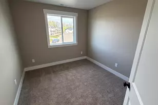 602 NE Kerns Dr, Dallas, OR 97338 - Photo 9