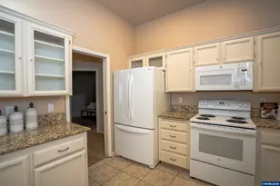 5703 Flairstone Dr SE, Salem, OR 97306 - Photo 17