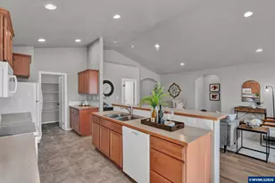 2828 Lucia Ct NW, Albany, OR 97321 - Photo 3