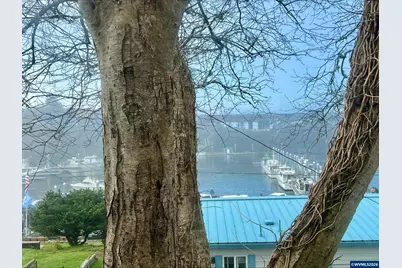 185 SE Bayview Av, Depoe Bay, OR 97341 - Photo 27