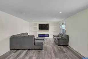 3026 Ella Ln NE, Salem, OR 97305 - Photo 7