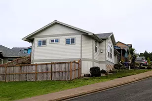 145 NE 71st St, Newport, OR 97365 - Photo 3