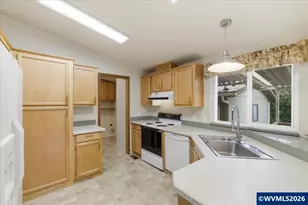 2120 Robins Ln SE, Salem, OR 97306 - Photo 17