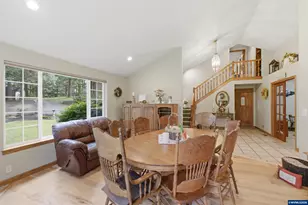 39692 Lacomb Dr, Lebanon, OR 97355 - Photo 7