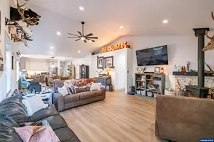 547 W Fourth St, Coquille, OR 97423 - Photo 19