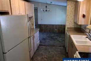 300 SE Lacreole Dr, Dallas, OR 97338 - Photo 15
