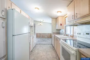 300 SE Lacreole Dr, Dallas, OR 97338 - Photo 21