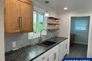 451 E St, Lebanon, OR 97355 - Photo 5
