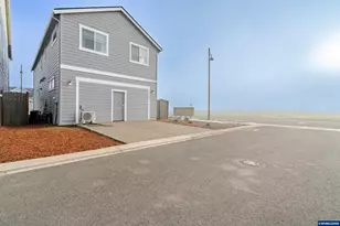 7398 SE Madrone St, Hillsboro, OR 97123 - Photo 31