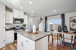 746 Merriott Ln, Woodburn, OR 97071 - Photo 13