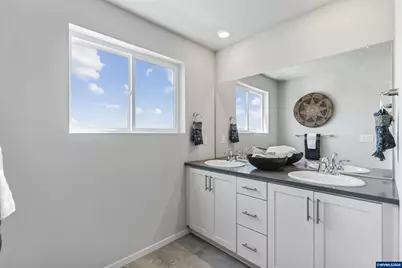 746 Merriott Ln, Woodburn, OR 97071 - Photo 21