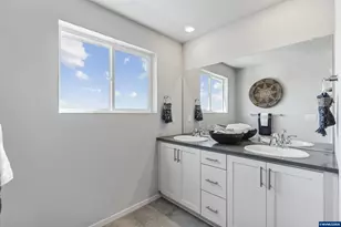 746 Merriott Ln, Woodburn, OR 97071 - Photo 21