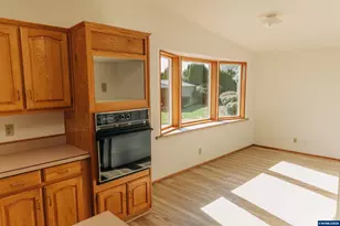 2410 Lancaster Dr SE, Salem, OR 97302 - Photo 9